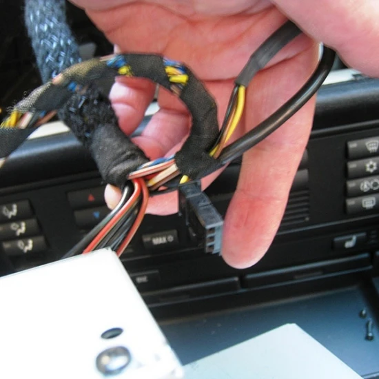 AUX kabel voor autoradio's / navigatiesystemen van BMW E46, E39, E53-X5 met een 3-pin audio aansluiting AUX kabel voor autoradio's / navigatiesystemen van BMW E46, E39, E53-X5 met een 3-pin audio aansluiting