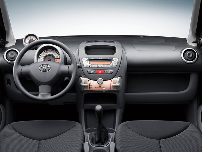 Yatour USB, SD, AUX ingang, MP3 interface voor Toyota Aygo, Citroën C1, Peugeot 107 autoradio's (YTM06-TOY3) Yatour USB, SD, AUX ingang, MP3 interface voor Toyota Aygo, Citroën C1, Peugeot 107 autoradio's (YTM06-TOY3)