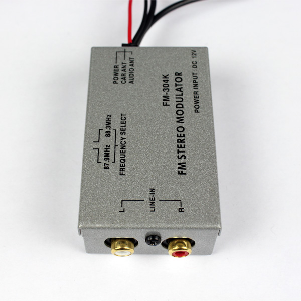 AUX IN via de universele bedrade FM modulator / transmitter over de antennekabel voor diverse autoradio's AUX IN via de universele bedrade FM modulator / transmitter over de antennekabel voor diverse autoradio's